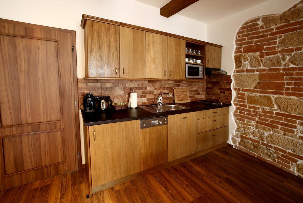Apartments & Suites Zluta Hruska Пилзен Екстериор снимка