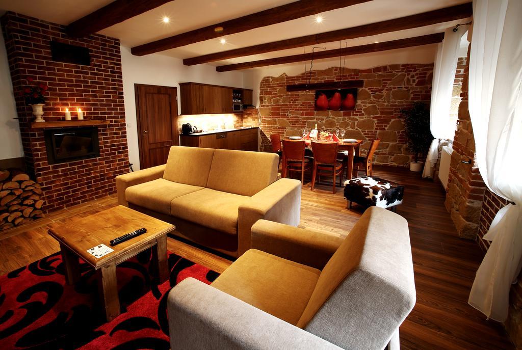 Apartments & Suites Zluta Hruska Пилзен Екстериор снимка
