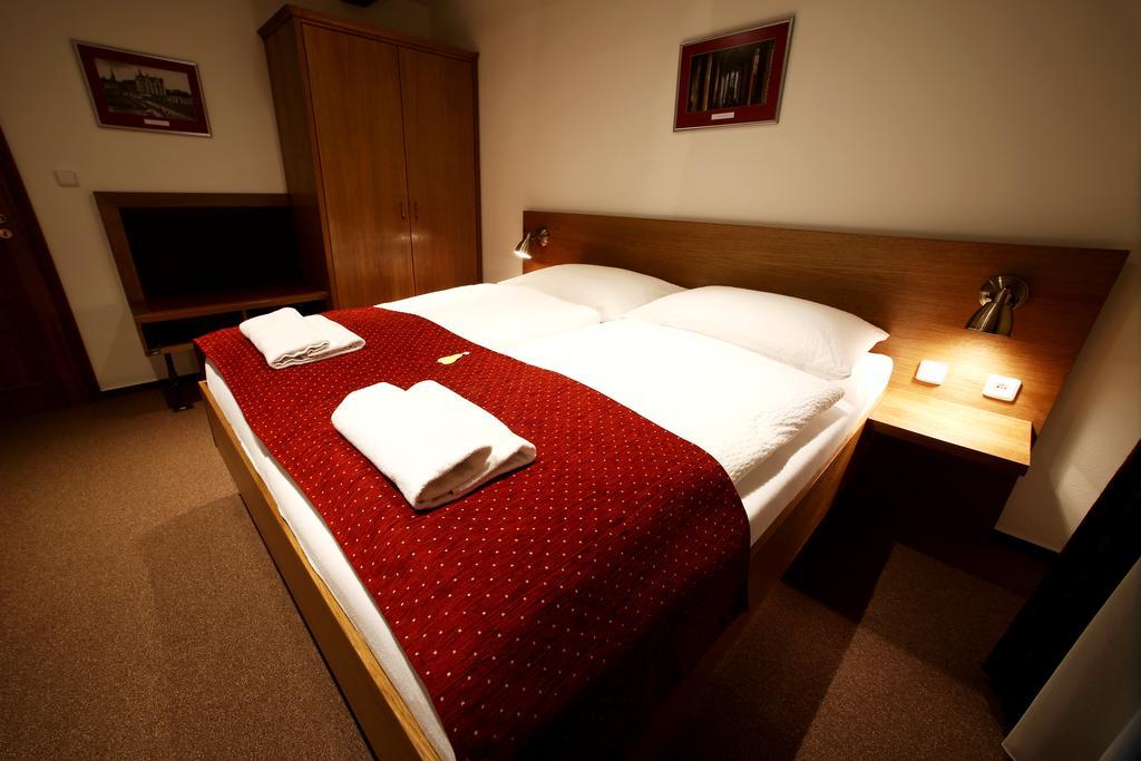 Apartments & Suites Zluta Hruska Пилзен Екстериор снимка