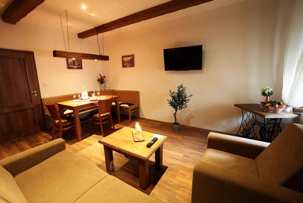 Apartments & Suites Zluta Hruska Пилзен Екстериор снимка