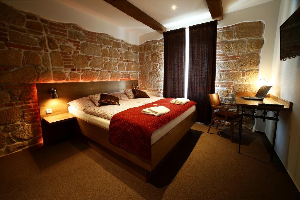Apartments & Suites Zluta Hruska Пилзен Екстериор снимка