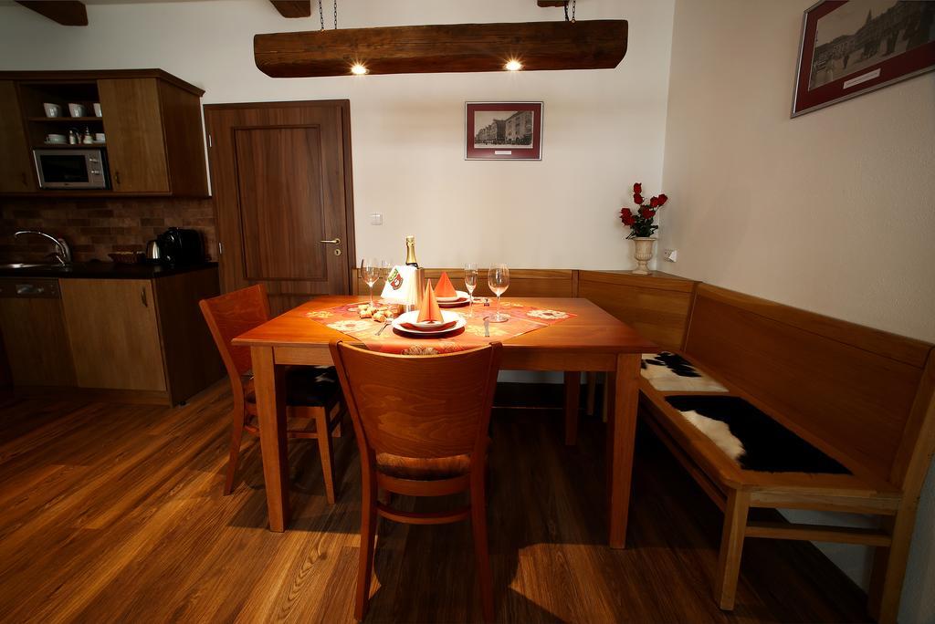 Apartments & Suites Zluta Hruska Пилзен Екстериор снимка