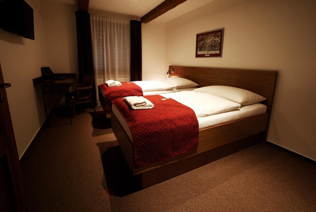 Apartments & Suites Zluta Hruska Пилзен Екстериор снимка