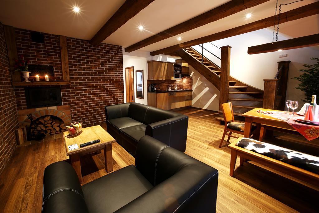Apartments & Suites Zluta Hruska Пилзен Екстериор снимка