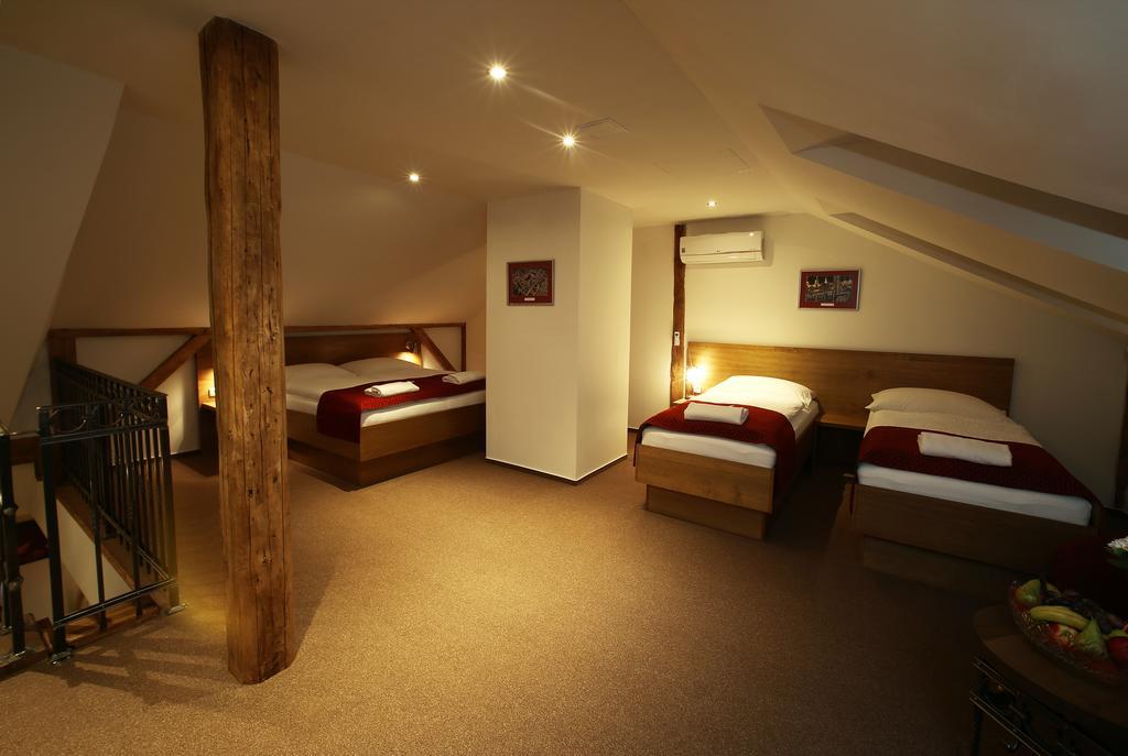 Apartments & Suites Zluta Hruska Пилзен Екстериор снимка