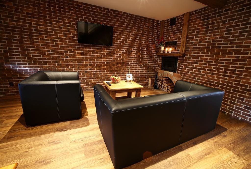 Apartments & Suites Zluta Hruska Пилзен Екстериор снимка
