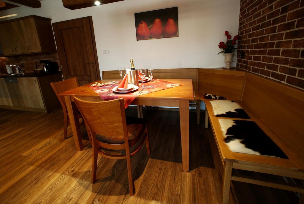 Apartments & Suites Zluta Hruska Пилзен Екстериор снимка