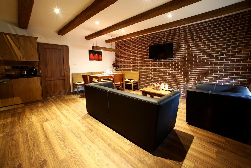 Apartments & Suites Zluta Hruska Пилзен Екстериор снимка