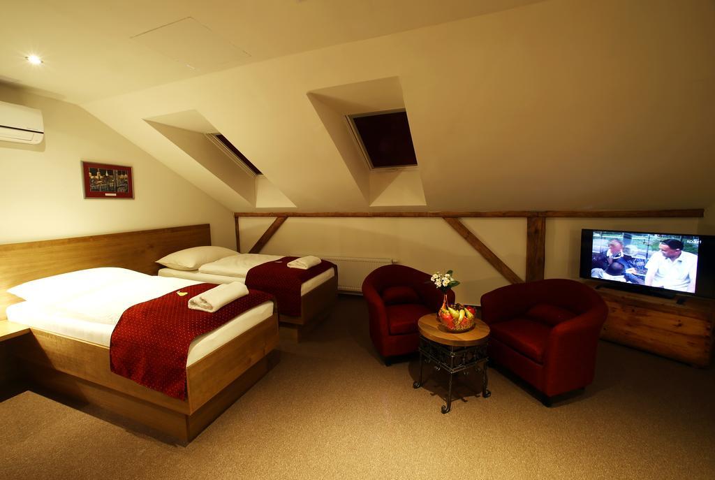 Apartments & Suites Zluta Hruska Пилзен Екстериор снимка
