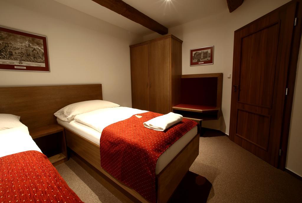 Apartments & Suites Zluta Hruska Пилзен Екстериор снимка