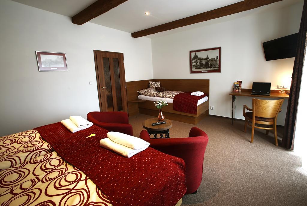 Apartments & Suites Zluta Hruska Пилзен Екстериор снимка